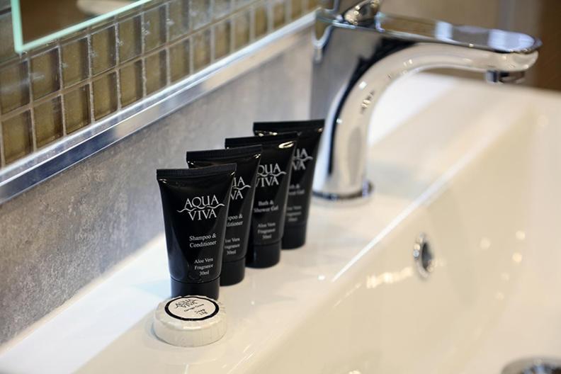 Putney Hotel; Bw Signature Collection