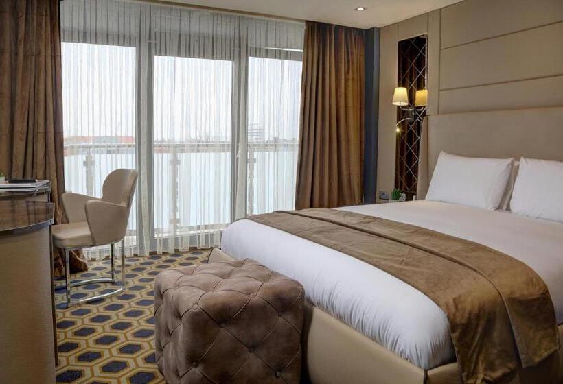 Putney Hotel; Bw Signature Collection