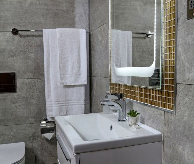 Putney Hotel; Bw Signature Collection