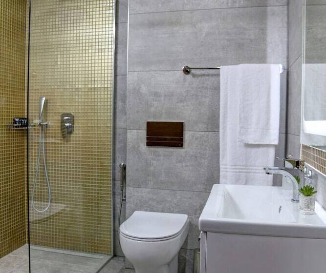 Putney Hotel; Bw Signature Collection