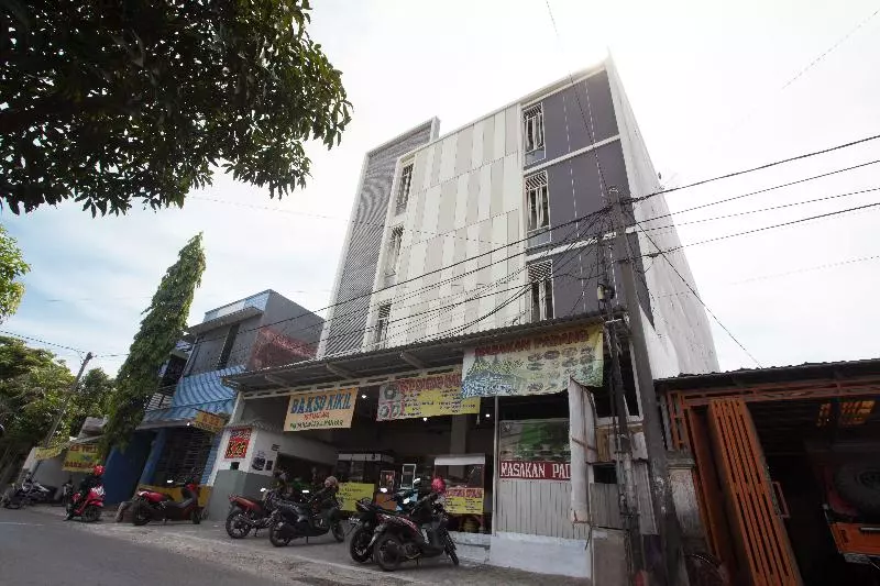 Majatalo Reddoorz Plus At K23 Rungkut Madya