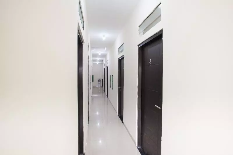 Majatalo Reddoorz Plus At K23 Rungkut Madya