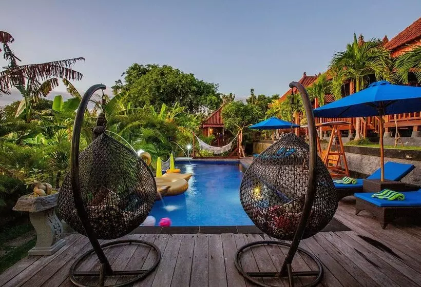 Hotelli Tatak Bunut Villa Ceningan