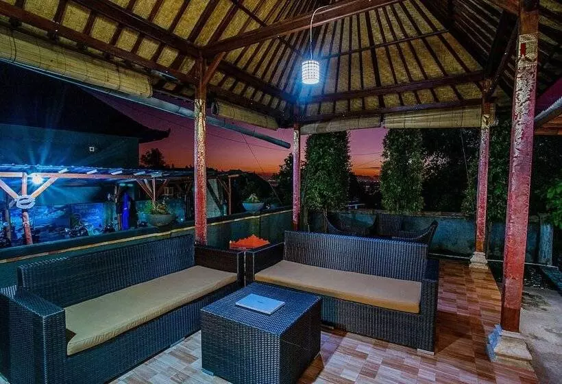 Hotelli Tatak Bunut Villa Ceningan