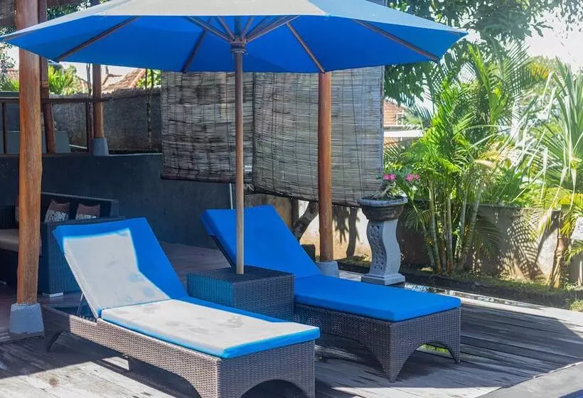 Hotelli Tatak Bunut Villa Ceningan