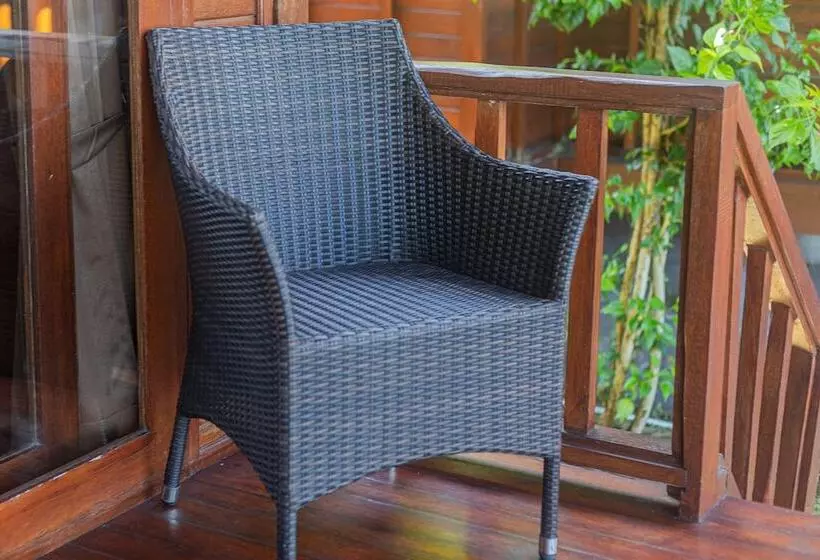 Hotelli Tatak Bunut Villa Ceningan