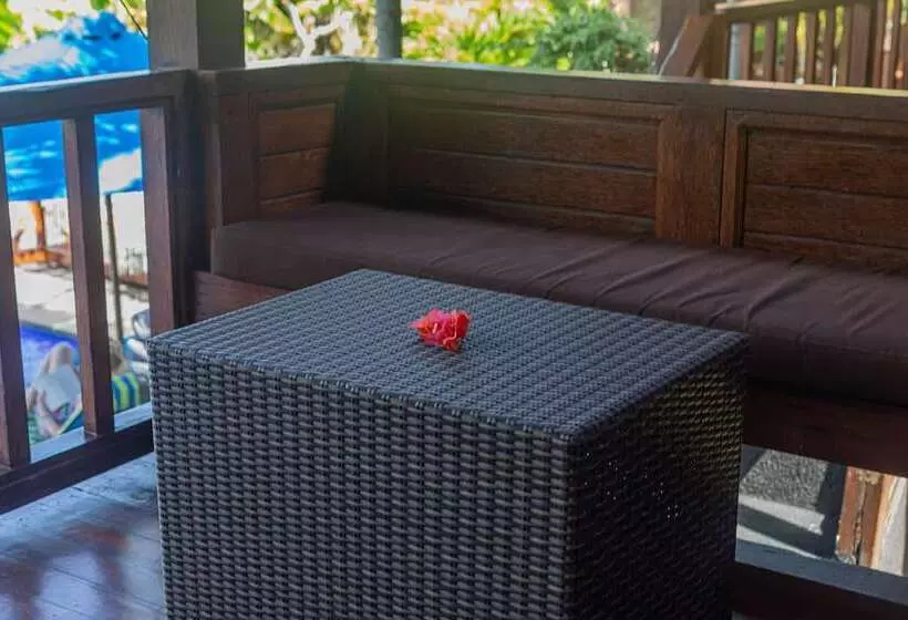 Hotelli Tatak Bunut Villa Ceningan