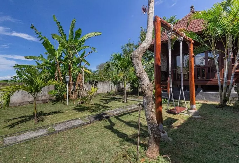 Hotelli Tatak Bunut Villa Ceningan