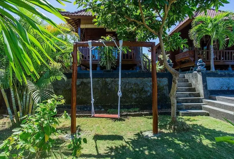 Hotelli Tatak Bunut Villa Ceningan