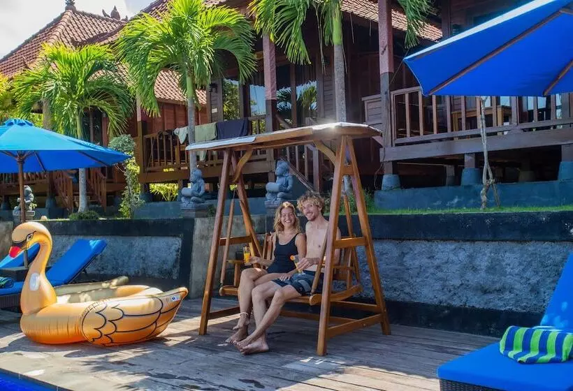 Hotelli Tatak Bunut Villa Ceningan