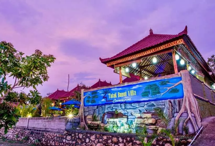 Hotelli Tatak Bunut Villa Ceningan