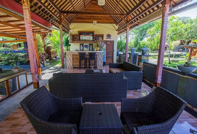 Hotelli Tatak Bunut Villa Ceningan