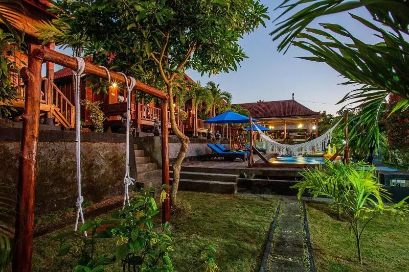 Hotelli Tatak Bunut Villa Ceningan