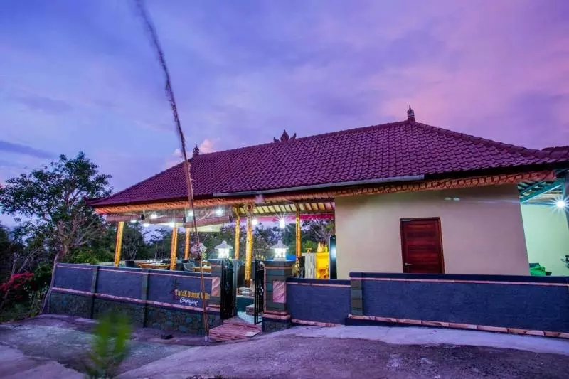 Hotelli Tatak Bunut Villa Ceningan