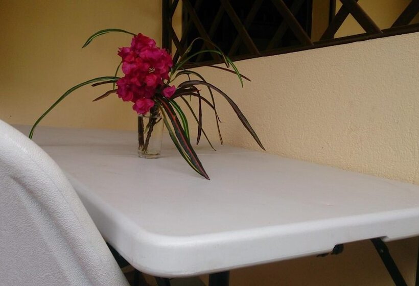 هتل Hôtel Appartement Meublé Les Flots Bleu