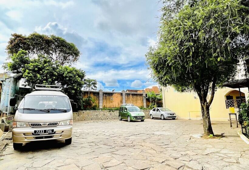هتل Hôtel Appartement Meublé Les Flots Bleu