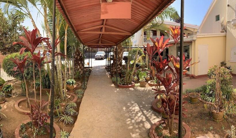 هتل Hôtel Appartement Meublé Les Flots Bleu