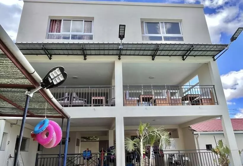 هتل Hôtel Appartement Meublé Les Flots Bleu