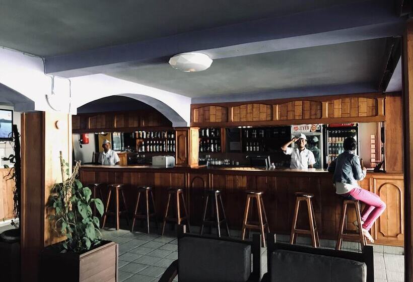 هتل Hôtel Appartement Meublé Les Flots Bleu