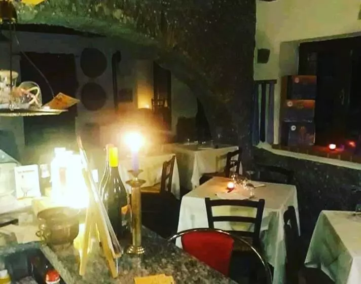 ベッドアンドブレックファースト Taverna Del Dolmen