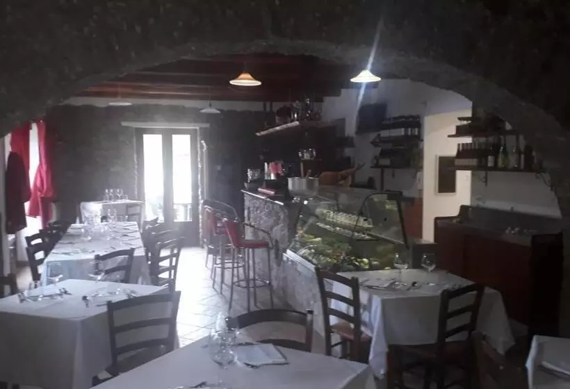 ベッドアンドブレックファースト Taverna Del Dolmen