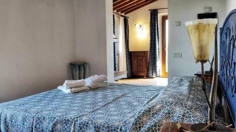 ホテル Agriturismo Santa Cristina