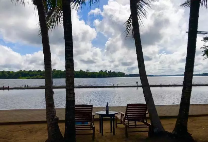 هتل Overbridge River Resort