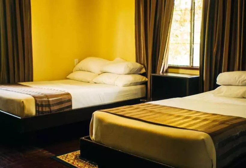 هتل Overbridge River Resort