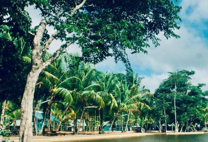 Hotel Overbridge River Resort