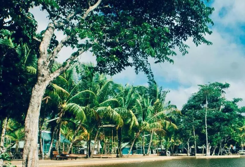 هتل Overbridge River Resort