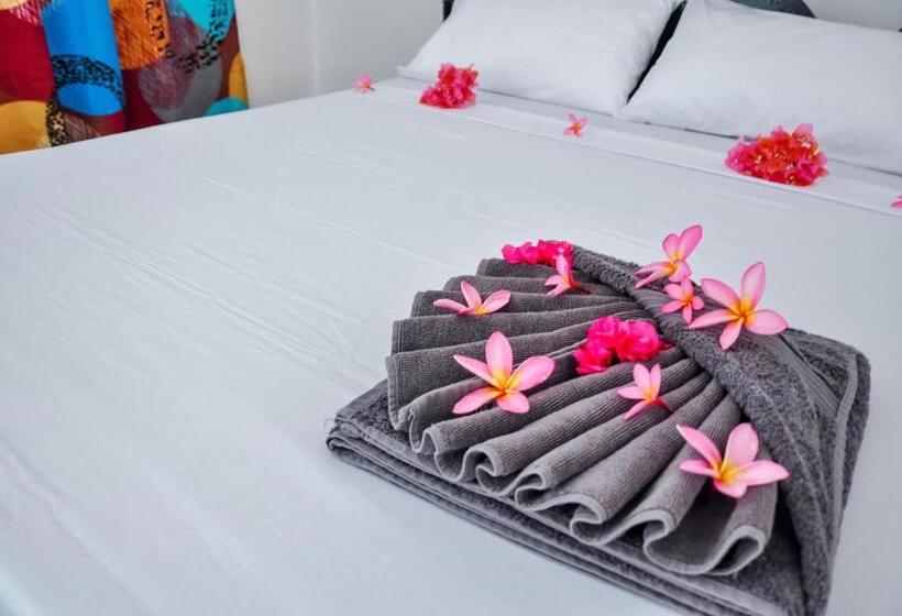 בית מלון כפרי Papaya Guest House Nungwi