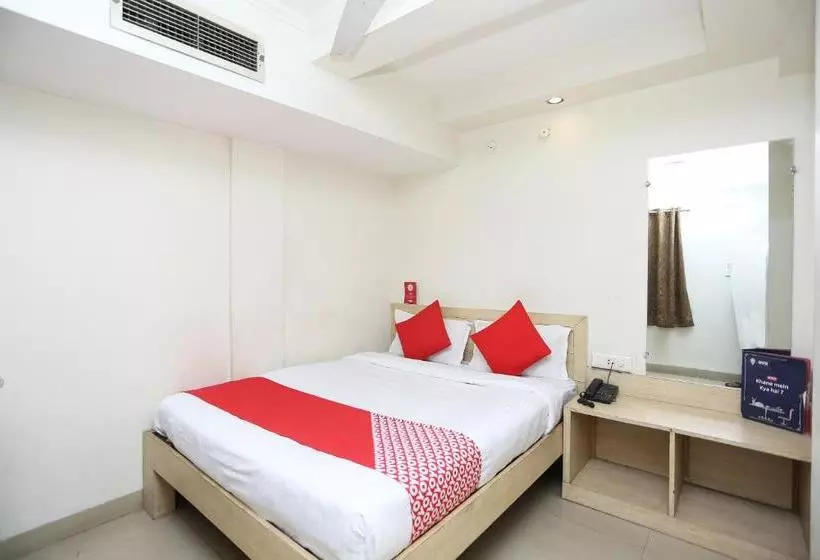 Oyo 15248 Hotel Shreemaa