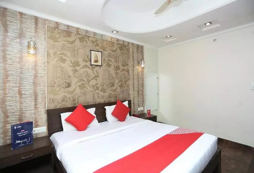 Oyo 15248 Hotel Shreemaa