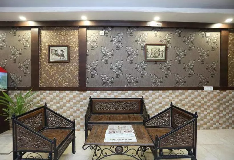 Oyo 15248 Hotel Shreemaa