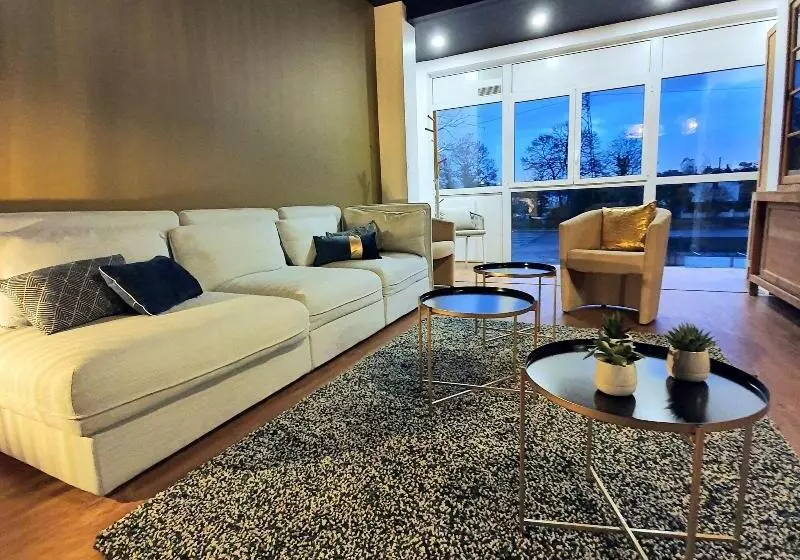 ホテル Green Hôtels Bordeaux Arena