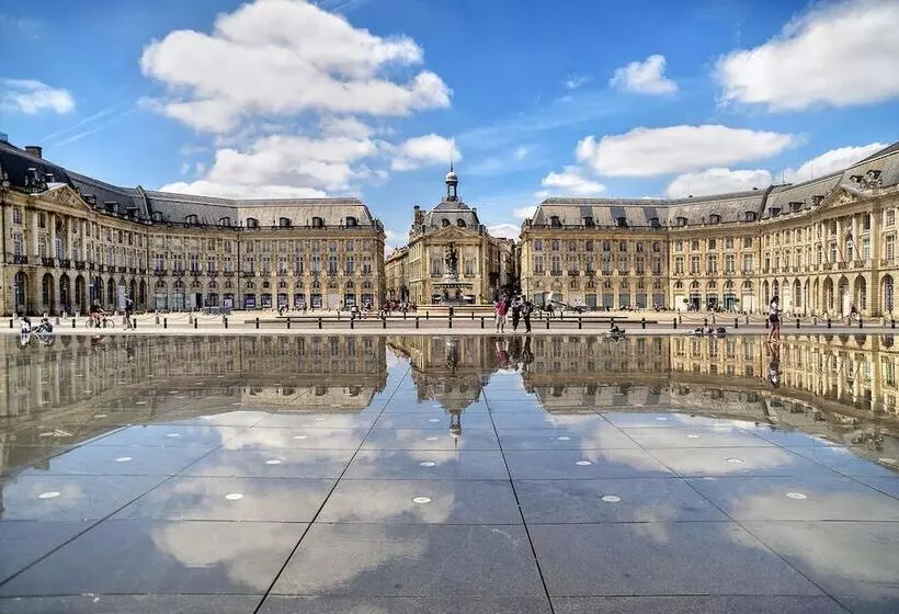 ホテル Green Hôtels Bordeaux Arena