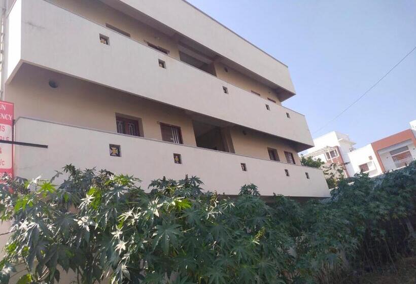 Hotel Varun Residency Airport Codissia Stay