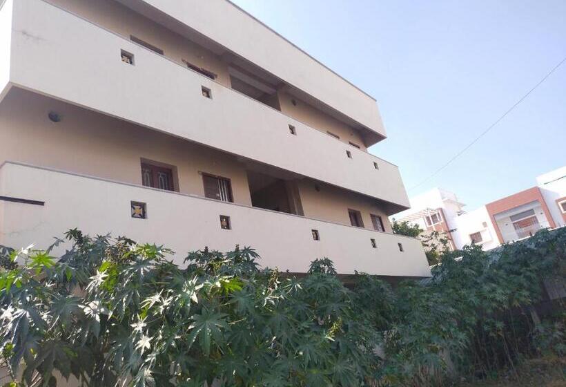 Hotel Varun Residency Airport Codissia Stay