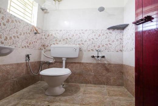 Hotel Varun Residency Airport Codissia Stay