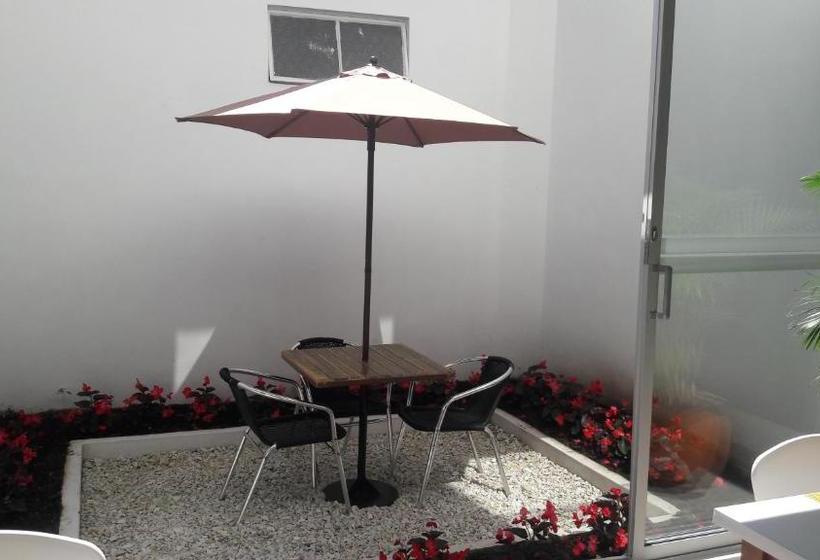 هتل Rosales Plaza