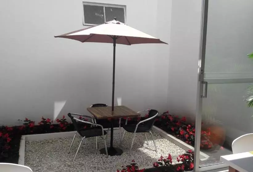 هتل Rosales Plaza