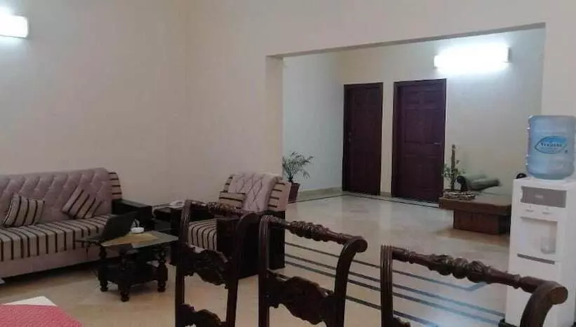 پانسیون Capri Residency