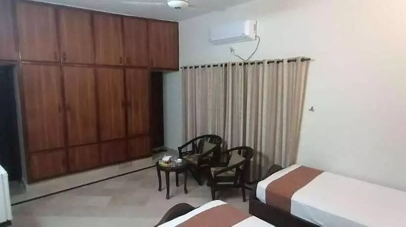 پانسیون Capri Residency