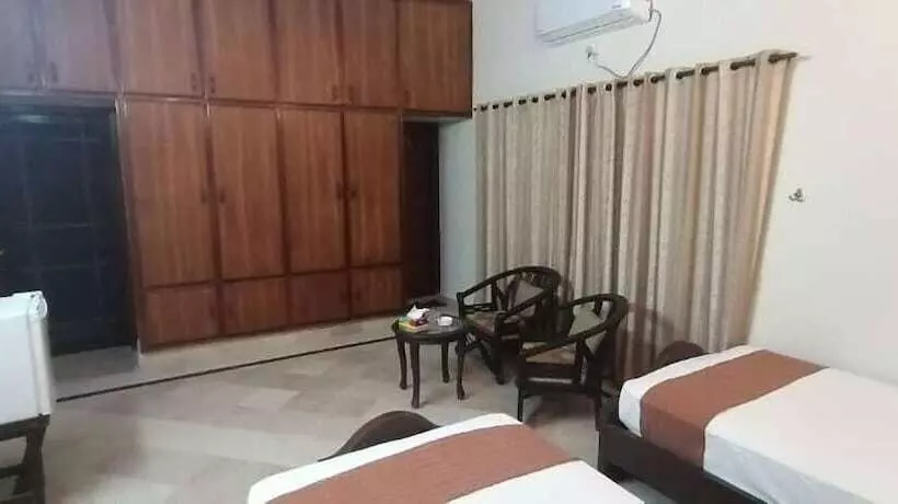 پانسیون Capri Residency