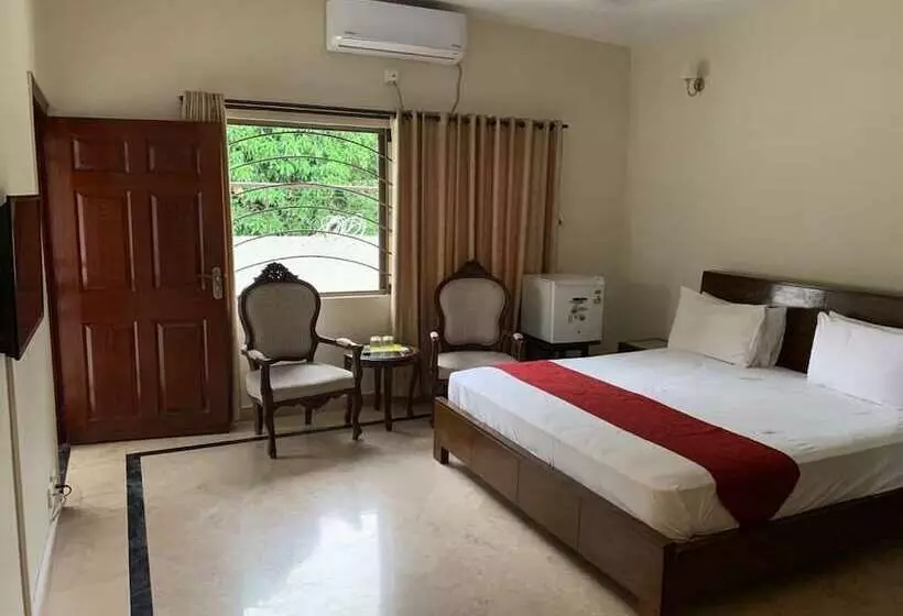 پانسیون Capri Residency