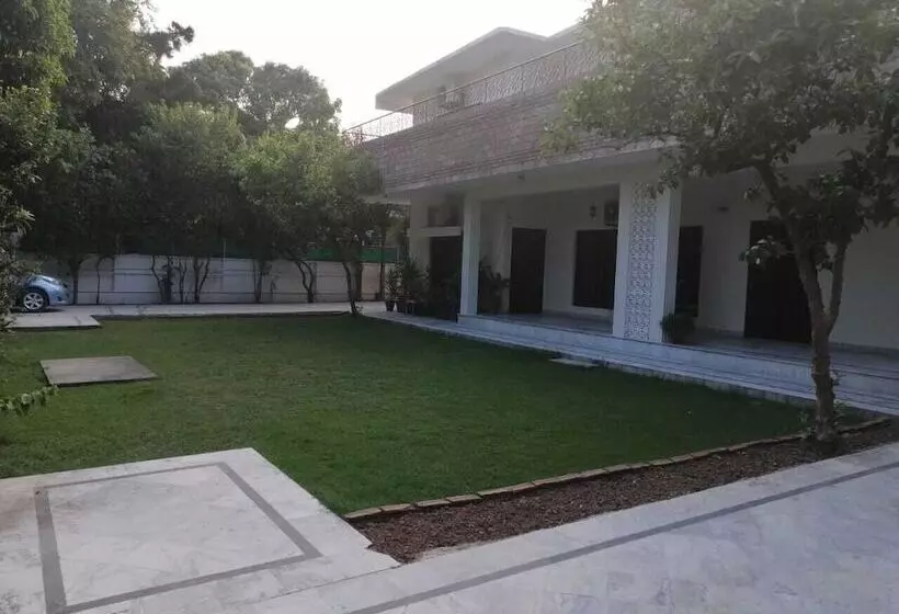 پانسیون Capri Residency