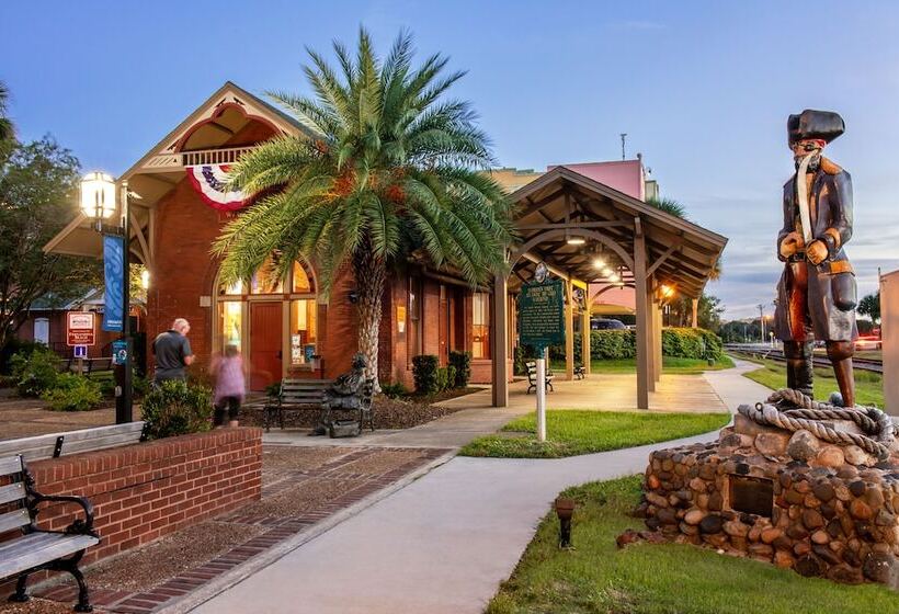 Nocleg ze śniadaniem The Addison On Amelia