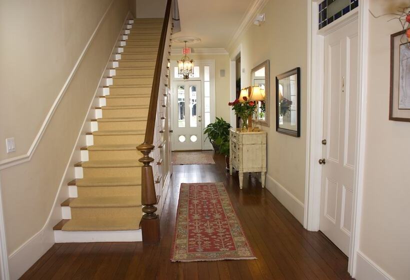 Nocleg ze śniadaniem The Addison On Amelia