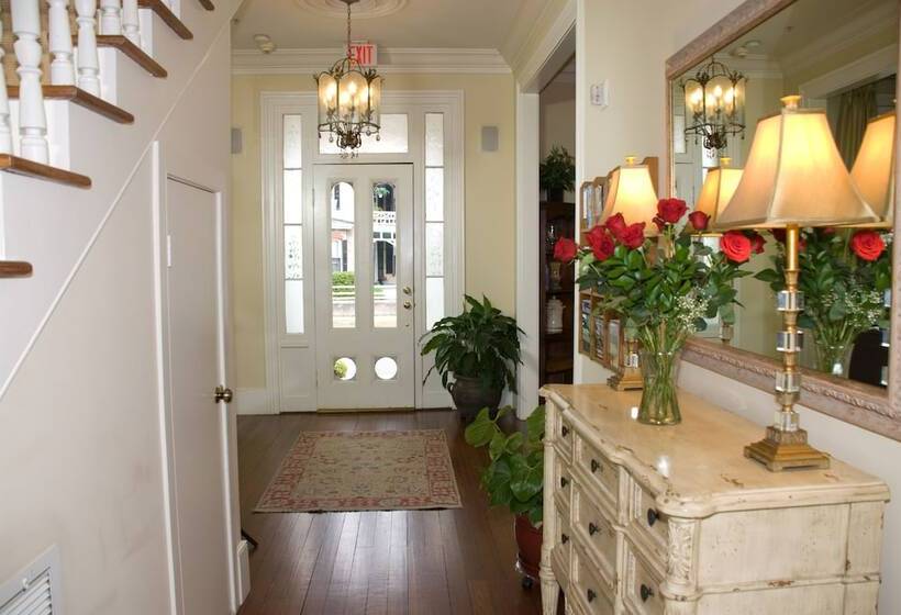 Nocleg ze śniadaniem The Addison On Amelia