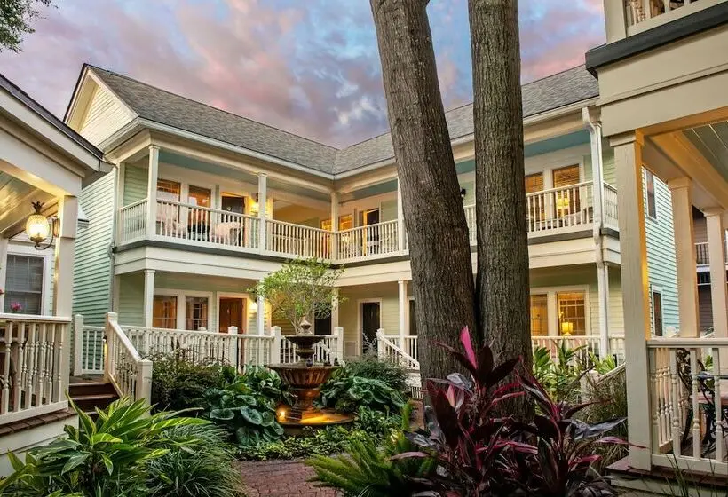 Aamiaismajoitus (B&B) The Addison On Amelia